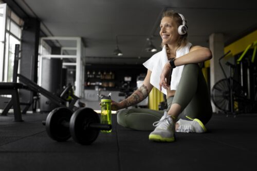 Representar o equilíbrio entre esforço físico e bem-estar após um treino de musculação x funcional