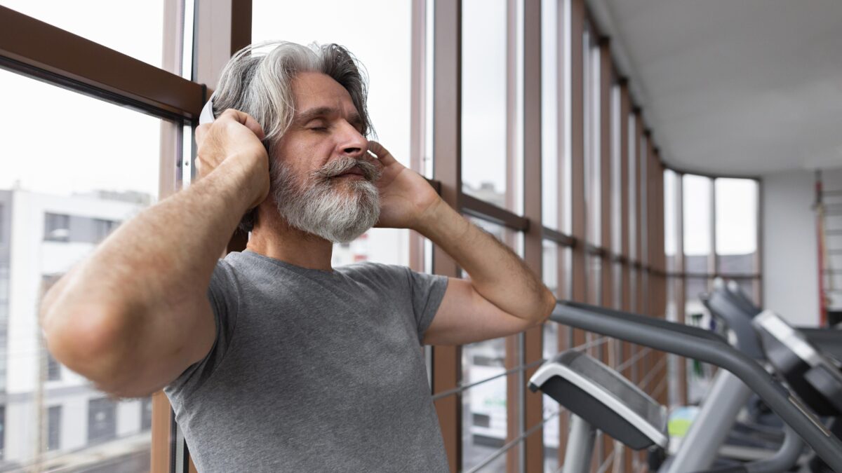 Demonstrar a importância dos exercícios físicos combinados com estímulos auditivos como apoio à saúde cerebral.