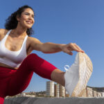 mulher se exercitando para manter o movimento em dezembro